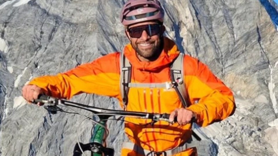 Influencer de ciclismo morre aos 48 anos ao cair de barranco de 200 metros de altura influencer-de-ciclismo-morre-aos-48-anos-ao-cair-de-barranco-de-200-metros-de-altura