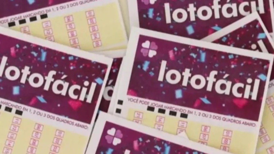 Três apostas acertam as 15 dezenas da Lotofácil e levam bolada de R$ 2,9 milhões cada tres-apostas-acertam-as-15-dezenas-da-lotofacil-e-levam-bolada-de-r$-2,9-milhoes-cada