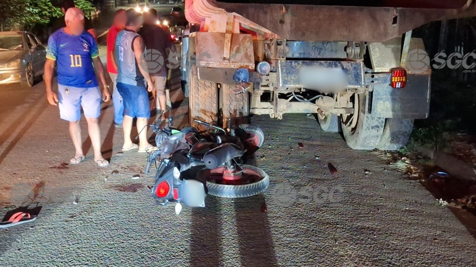 Motociclista fica gravemente ferido após colidir contra traseira de caminhão caçamba motociclista-fica-gravemente-ferido-apos-colidir-contra-traseira-de-caminhao-cacamba