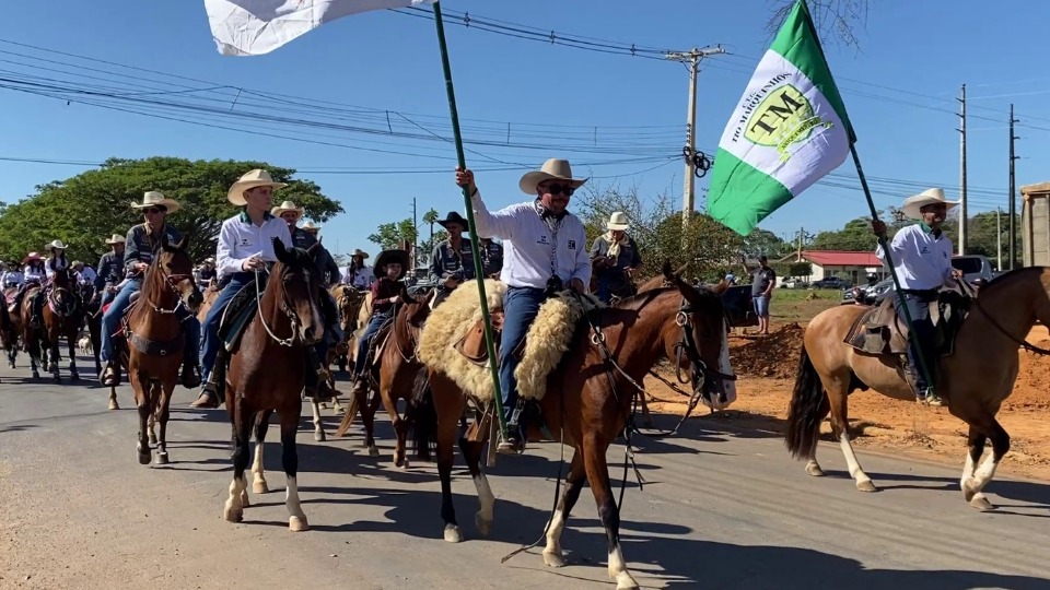VÍDEO: Cavalgada tradicional abre as portas da 40ª Expoari em Ariquemes video:-cavalgada-tradicional-abre-as-portas-da-40a-expoari-em-ariquemes