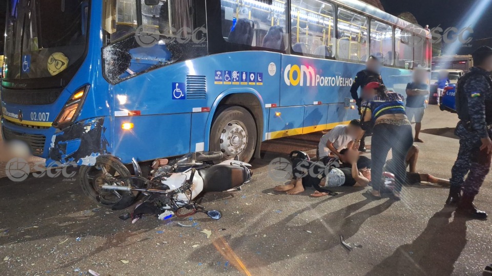 Vídeo: Casal fica em estado grave após avançar preferencial e bater em ônibus video:-casal-fica-em-estado-grave-apos-avancar-preferencial-e-bater-em-onibus