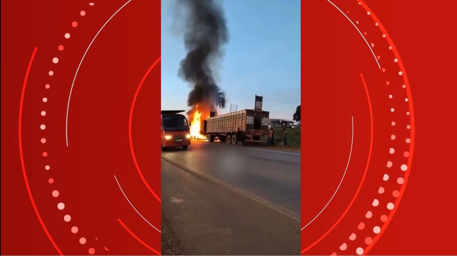 VÍDEO: Caminhão boiadeiro pega fogo na BR-319 e animais fogem para se salvar video:-caminhao-boiadeiro-pega-fogo-na-br-319-e-animais-fogem-para-se-salvar