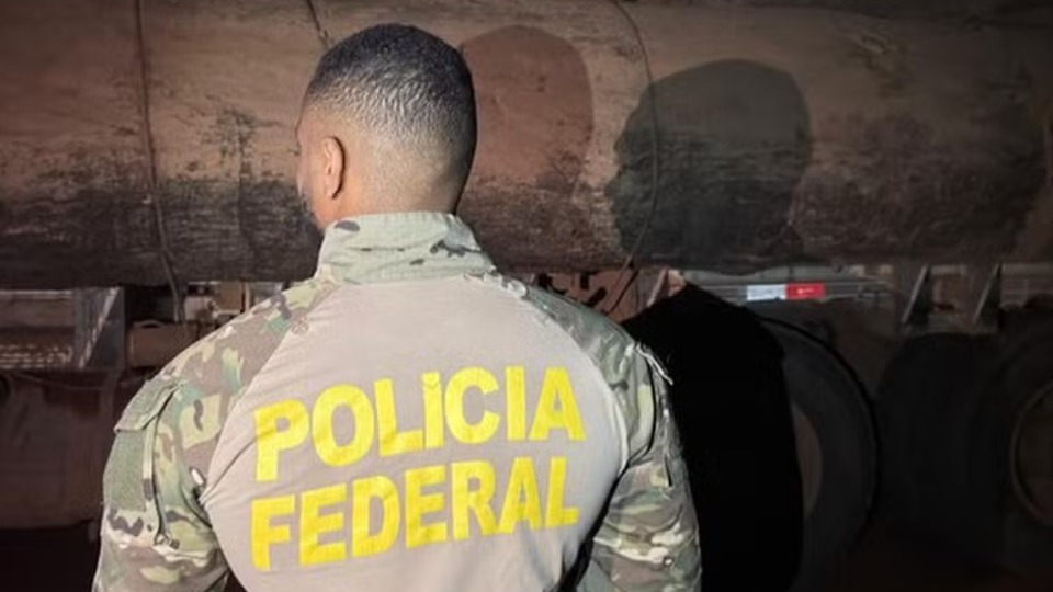 PF intercepta carga ilegal de madeira e prende dois suspeitos em Rondônia pf-intercepta-carga-ilegal-de-madeira-e-prende-dois-suspeitos-em-rondonia
