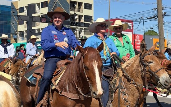 Deputado Pedro Fernandes celebra sucesso da tradicional Cavalgada da Expoari em Ariquemes deputado-pedro-fernandes-celebra-sucesso-da-tradicional-cavalgada-da-expoari-em-ariquemes