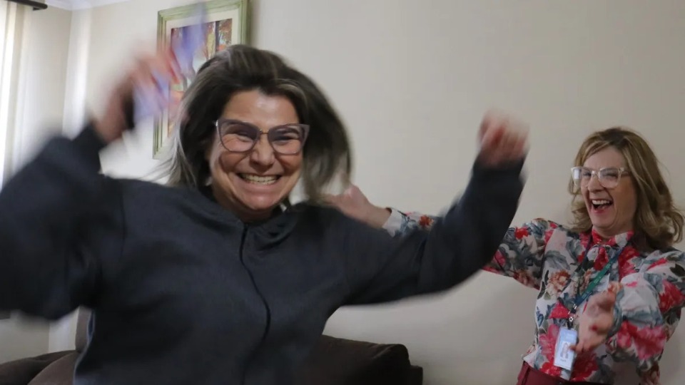 Mulher recusa ligações sem saber que se tratava de prêmio de R$100 mil mulher-recusa-ligacoes-sem-saber-que-se-tratava-de-premio-de-r$100-mil