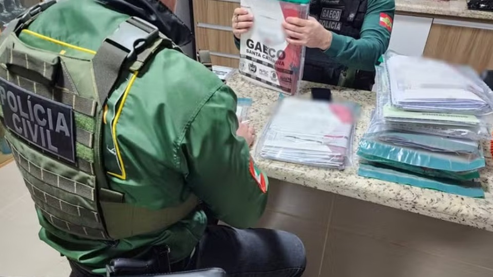 Casal de advogados preso fraudava processos em esquema que roubou R$ 5 milhões de idosos casal-de-advogados-preso-fraudava-processos-em-esquema-que-roubou-r$-5-milhoes-de-idosos