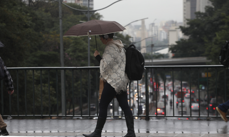 Frente fria provoca queda de temperatura e pode trazer chuva a São Paulo frente-fria-provoca-queda-de-temperatura-e-pode-trazer-chuva-a-sao-paulo