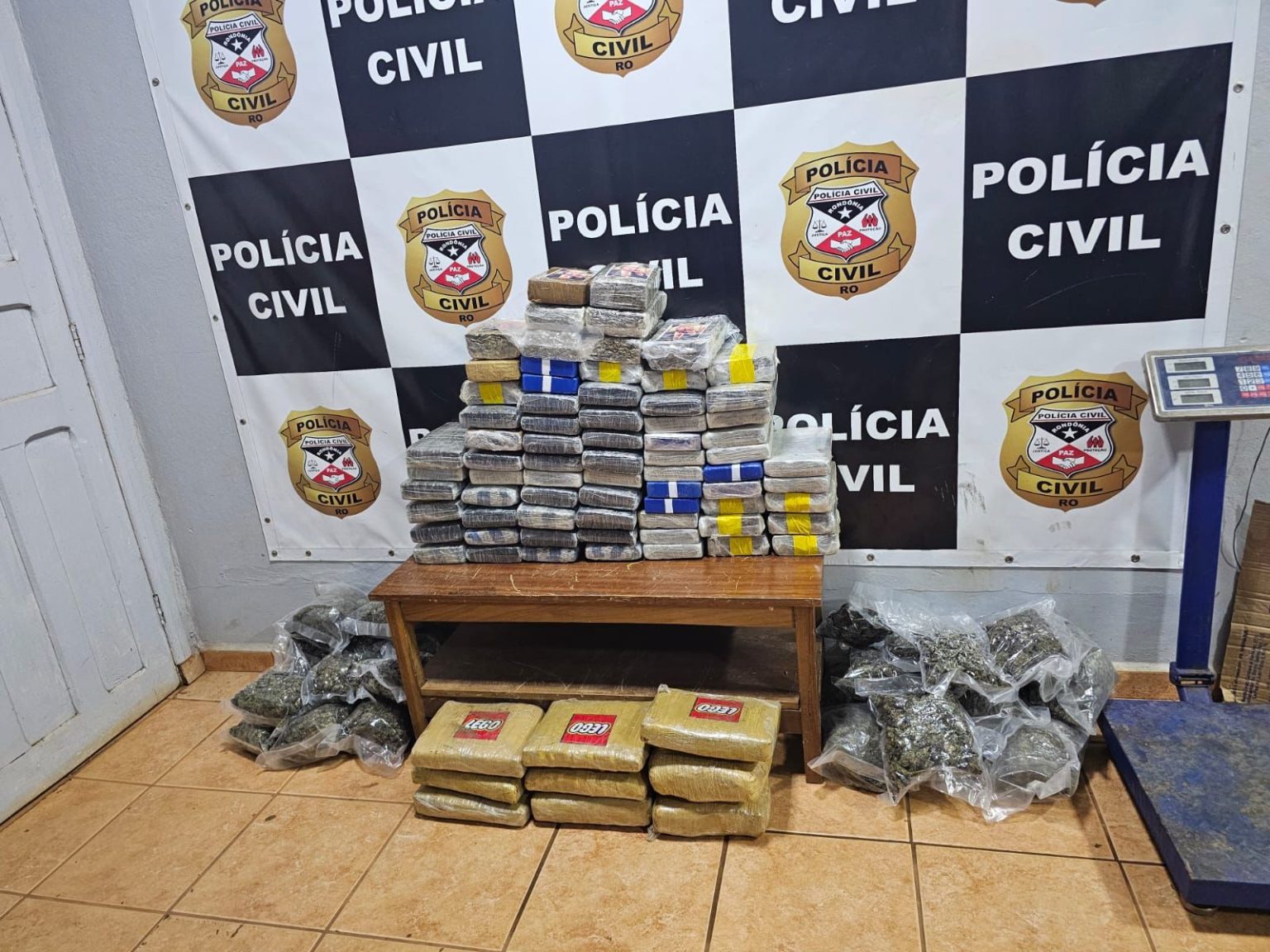 Drogas embaladas com imagem de Trump são apreendidas em RO drogas-embaladas-com-imagem-de-trump-sao-apreendidas-em-ro