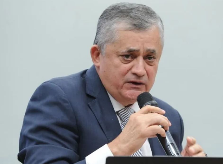 Líder do governo na Câmara é internado para procedimento no coração lider-do-governo-na-camara-e-internado-para-procedimento-no-coracao