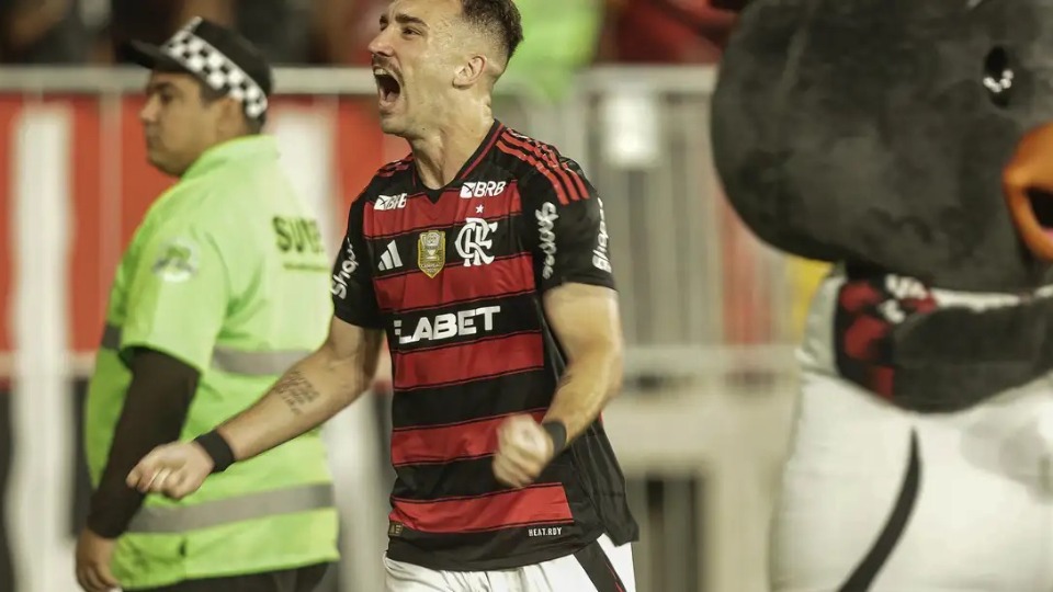Flamengo vence o Galo e é o novo líder do Campeonato Brasileiro flamengo-vence-o-galo-e-e-o-novo-lider-do-campeonato-brasileiro