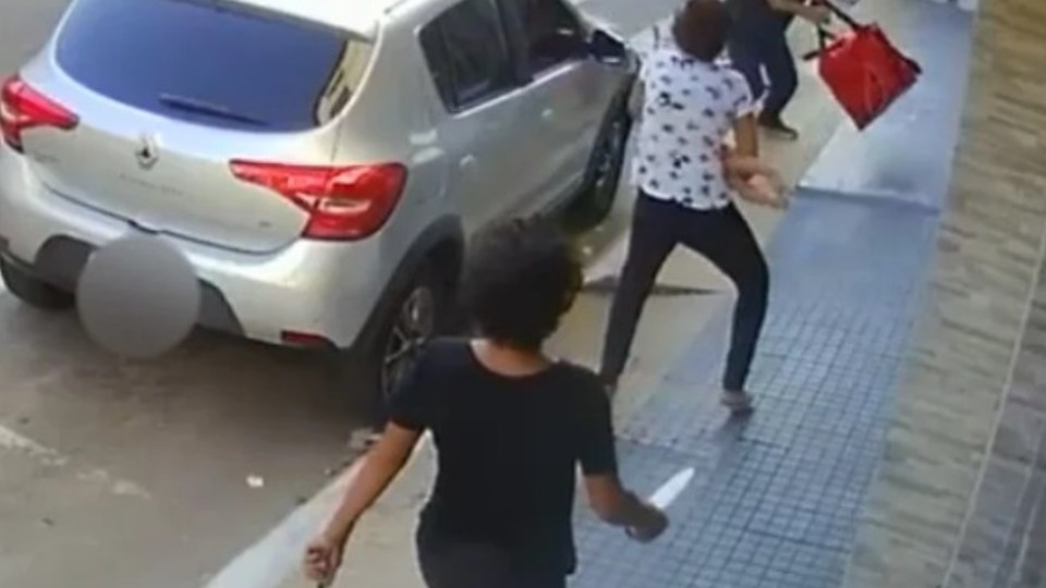 VÍDEO: sogra mata genro a facada; mulher diz que tentou defender filha video:-sogra-mata-genro-a-facada;-mulher-diz-que-tentou-defender-filha