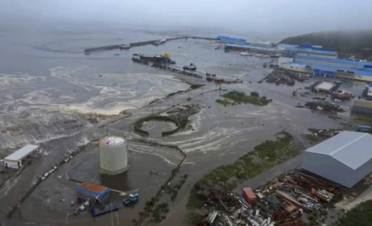 Tsunami na Rússia deixa edifícios submersos tsunami-na-russia-deixa-edificios-submersos