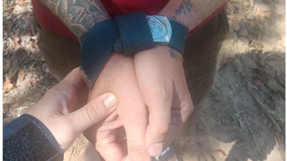 PM resgata vítimas e prende criminosos com drogas, armas e objetos furtados em Rolim de Moura pm-resgata-vitimas-e-prende-criminosos-com-drogas,-armas-e-objetos-furtados-em-rolim-de-moura