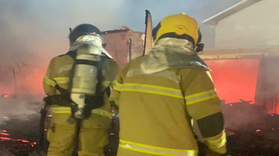 Incêndio misterioso destrói residência, em Ji-Paraná incendio-misterioso-destroi-residencia,-em-ji-parana