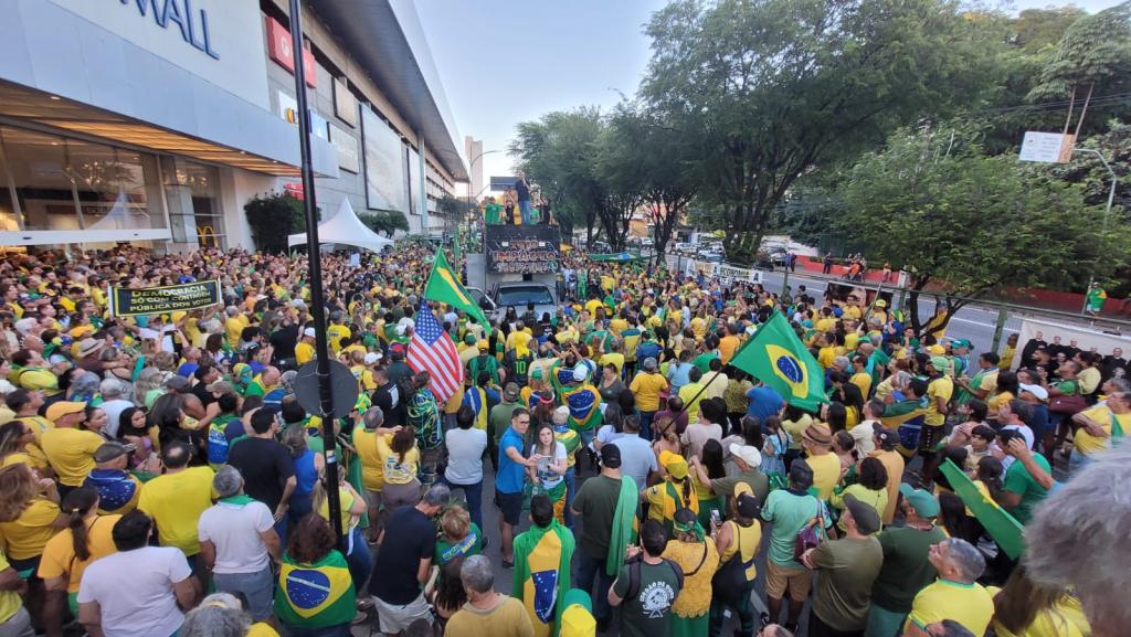 O POVO NA RUA: Ato contra Lula e Moraes reúne multidão em Natal o-povo-na-rua:-ato-contra-lula-e-moraes-reune-multidao-em-natal