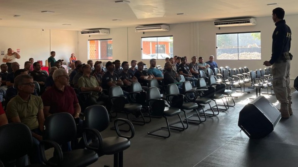 PRF realiza ações educativas para motoristas de transporte escolar em Rondônia prf-realiza-acoes-educativas-para-motoristas-de-transporte-escolar-em-rondonia