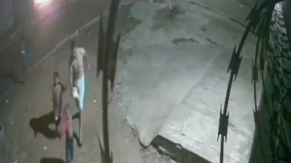 VÍDEO: menino sofre queimaduras no corpo após explosão de churrasqueira video:-menino-sofre-queimaduras-no-corpo-apos-explosao-de-churrasqueira