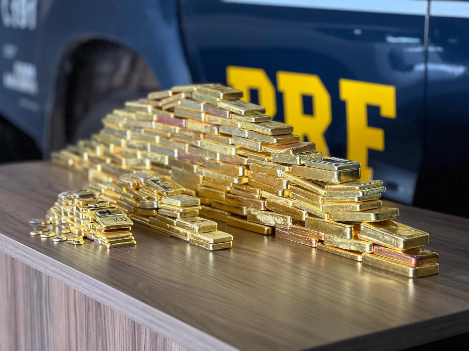 PRF apreende 104 kg de ouro avaliado em mais de R$ 60 milhões em Roraima prf-apreende-104-kg-de-ouro-avaliado-em-mais-de-r$-60-milhoes-em-roraima