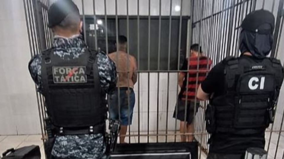 Vídeo: PM prende dois integrantes do Comando Vermelho em ação no bairro Costa e Silva video:-pm-prende-dois-integrantes-do-comando-vermelho-em-acao-no-bairro-costa-e-silva