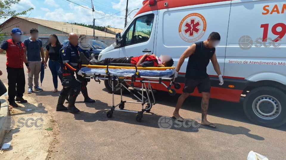 Vídeo: Motociclista fratura a clavícula após colisão com carro no Centro de Porto Velho video:-motociclista-fratura-a-clavicula-apos-colisao-com-carro-no-centro-de-porto-velho