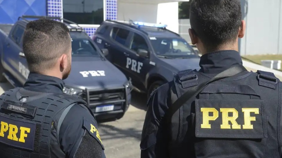 PRF apreende fuzis que estavam sendo levados prf-apreende-fuzis-que-estavam-sendo-levados