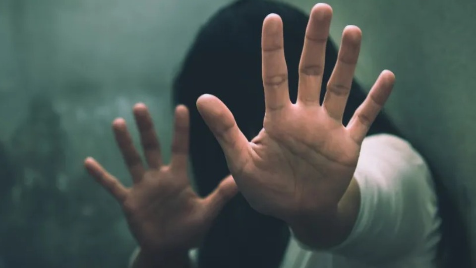 Mulher liga para a polícia e pede dipirona para denunciar violência doméstica mulher-liga-para-a-policia-e-pede-dipirona-para-denunciar-violencia-domestica