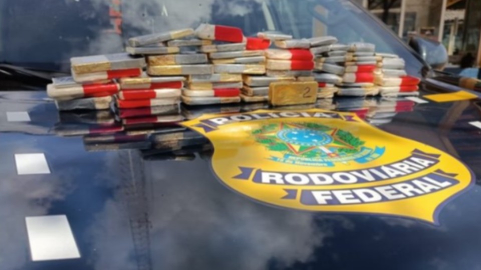 PRF apreende cerca de 40 kg de ouro maciço transportados em uma caminhonete prf-apreende-cerca-de-40-kg-de-ouro-macico-transportados-em-uma-caminhonete