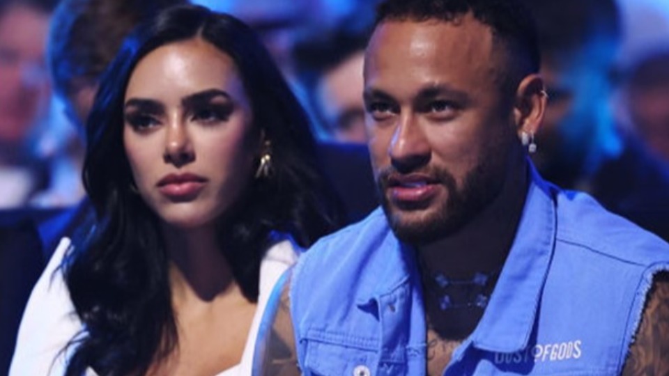 Neymar e Biancardi deixam mansão após descobrirem que eram vigiados neymar-e-biancardi-deixam-mansao-apos-descobrirem-que-eram-vigiados