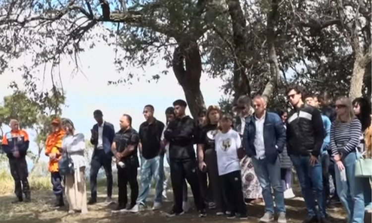 Ato ecumênico da tragédia da Voepass é marcado por cartas de saudade, homenagens e orações ato-ecumenico-da-tragedia-da-voepass-e-marcado-por-cartas-de-saudade,-homenagens-e-oracoes