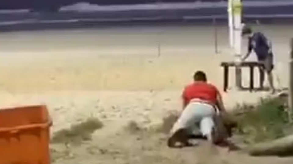 VÍDEO: turista é dopado e polícia investiga mulheres por video:-turista-e-dopado-e-policia-investiga-mulheres-por