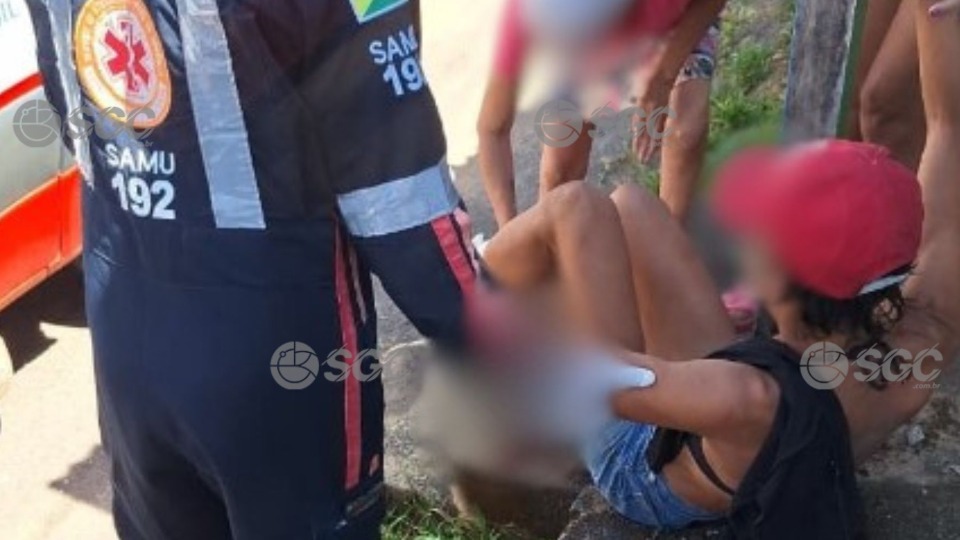 Vídeo: Mulher é atacada com golpes de terçado pelo ex-namorado em Porto Velho video:-mulher-e-atacada-com-golpes-de-tercado-pelo-ex-namorado-em-porto-velho