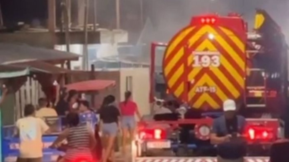 Adolescente é suspeita de jogar água quente em criança e vizinhos tentam incendiar casa dela adolescente-e-suspeita-de-jogar-agua-quente-em-crianca-e-vizinhos-tentam-incendiar-casa-dela