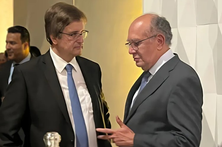Paulo Gonet denuncia casal por xingamentos a Gilmar Mendes durante voo de Lisboa a Madri paulo-gonet-denuncia-casal-por-xingamentos-a-gilmar-mendes-durante-voo-de-lisboa-a-madri
