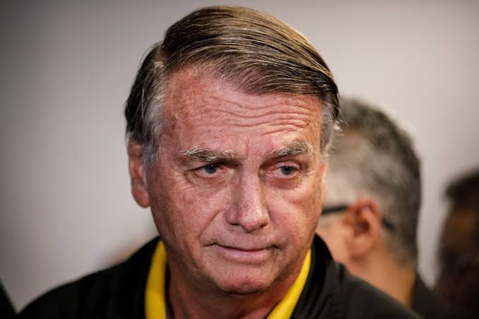 Moraes autoriza saída de Bolsonaro para ir em hospital fazer exames moraes-autoriza-saida-de-bolsonaro-para-ir-em-hospital-fazer-exames