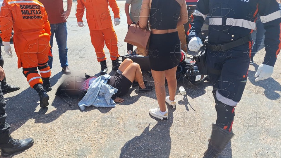 VÍDEO: Idosa fica ferida em colisão com viatura da Polícia Penal em Porto Velho video:-idosa-fica-ferida-em-colisao-com-viatura-da-policia-penal-em-porto-velho