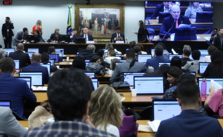 CCJ aprova aumento de pena para aliciamento de crianças na internet ccj-aprova-aumento-de-pena-para-aliciamento-de-criancas-na-internet