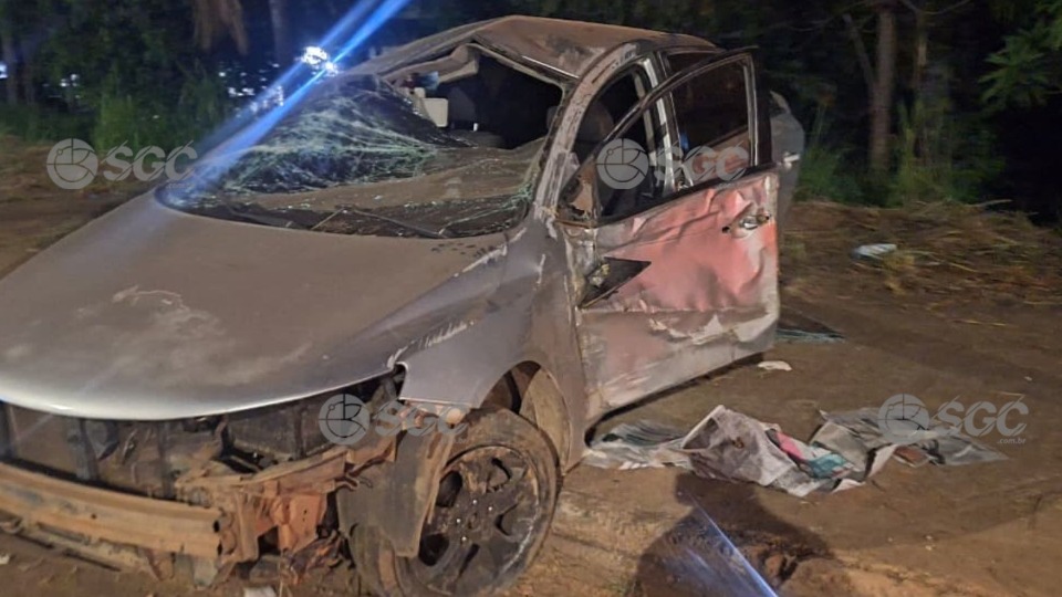 VÍDEO: Pneu estoura e carro capota diversas vezes com mulher ao volante em Porto Velho video:-pneu-estoura-e-carro-capota-diversas-vezes-com-mulher-ao-volante-em-porto-velho