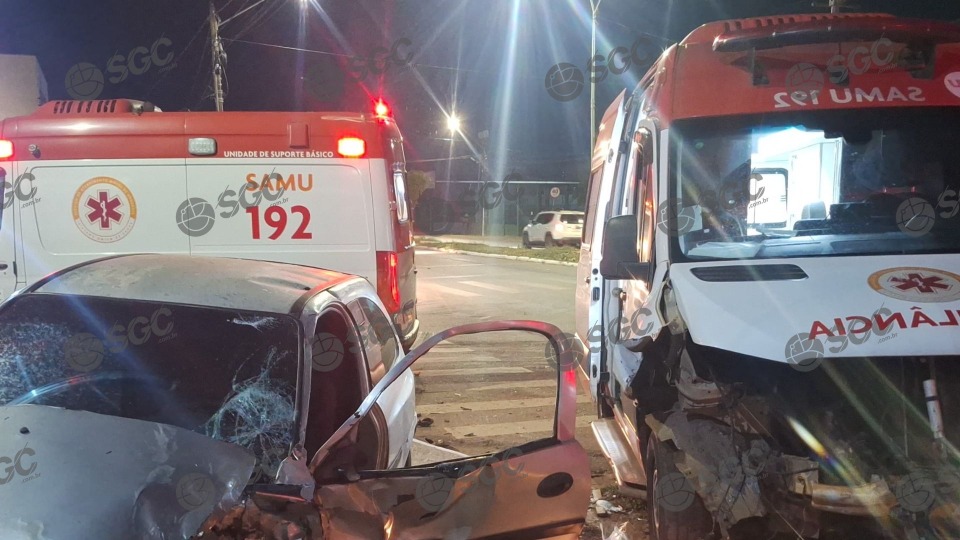 VÍDEO: Motorista embriagado e sem habilitação avança sinal e colide com ambulância do SAMU video:-motorista-embriagado-e-sem-habilitacao-avanca-sinal-e-colide-com-ambulancia-do-samu