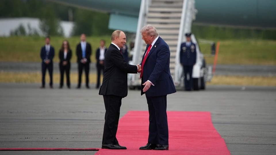 Trump e Putin desembarcam no Alasca para discutir cessar-fogo na Ucrânia trump-e-putin-desembarcam-no-alasca-para-discutir-cessar-fogo-na-ucrania