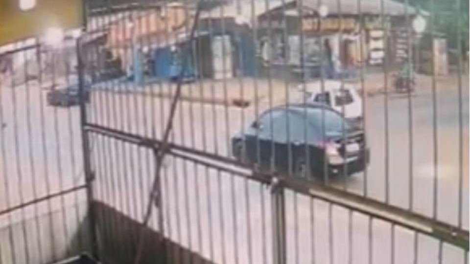 Vídeo: Jovem embriagado avança preferencial, causa acidente e deixa idoso ferido em Porto Velho video:-jovem-embriagado-avanca-preferencial,-causa-acidente-e-deixa-idoso-ferido-em-porto-velho