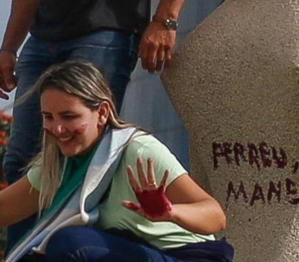 Moraes nega recurso e mantém pena de 14 anos para “Débora do batom” moraes-nega-recurso-e-mantem-pena-de-14-anos-para-“debora-do-batom”