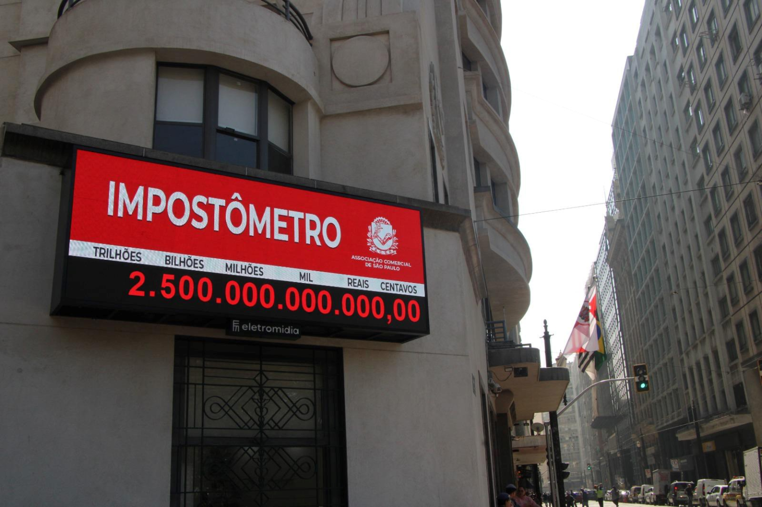 Brasileiros já pagaram R$ 2,5 trilhões de impostos em 2025, alta de 9,3% na comparação anual brasileiros-ja-pagaram-r$-2,5-trilhoes-de-impostos-em-2025,-alta-de-9,3%-na-comparacao-anual