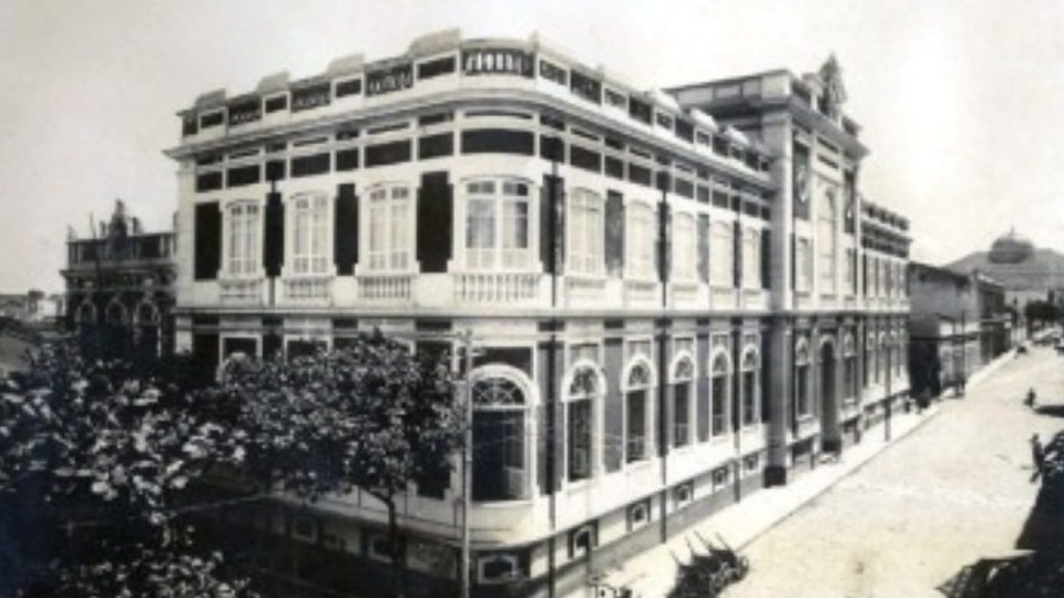 Biblioteca Pública do Amazonas relembra incêndio de 1945 em exposição de 80 anos biblioteca-publica-do-amazonas-relembra-incendio-de-1945-em-exposicao-de-80-anos