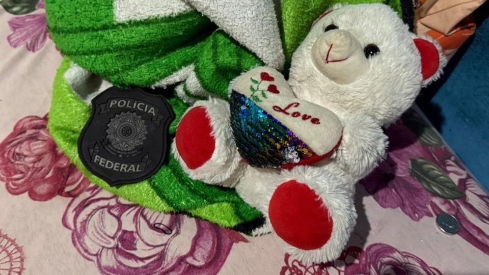 VÍDEO: homem é preso suspeito de divulgar pornografia infantil; ele atuava em escolinha de futebol video:-homem-e-preso-suspeito-de-divulgar-pornografia-infantil;-ele-atuava-em-escolinha-de-futebol