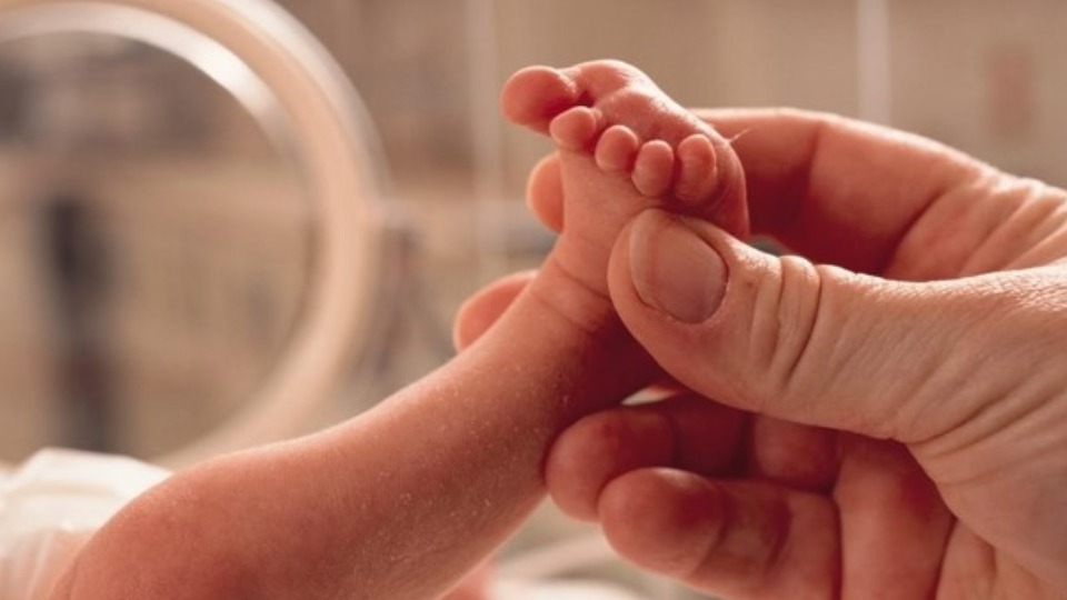 Homem viola medidas protetivas e espanca bebê de 4 meses homem-viola-medidas-protetivas-e-espanca-bebe-de-4-meses