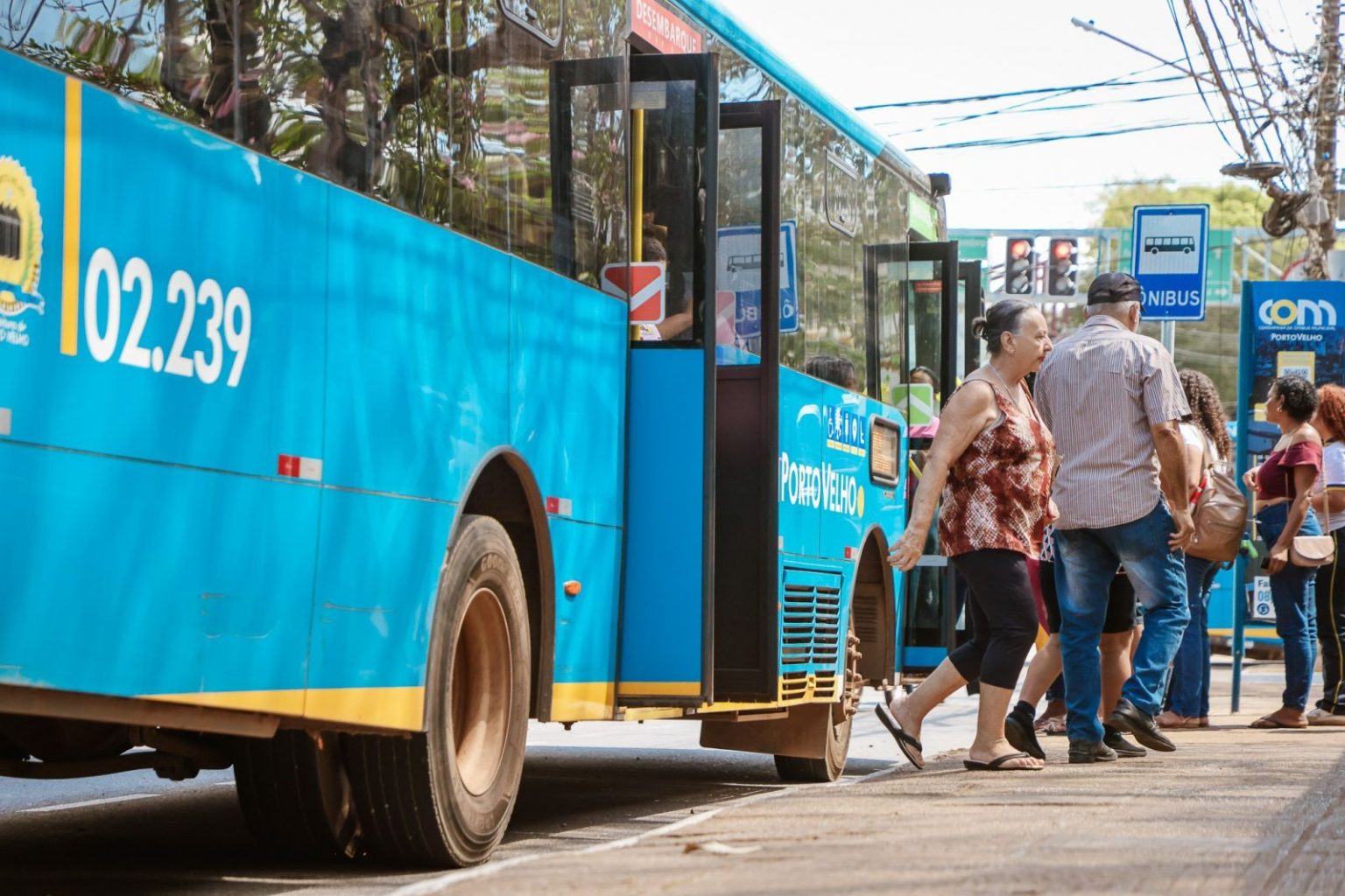 Mulheres e idosos podem embarcar e desembarcar fora do ponto de ônibus mulheres-e-idosos-podem-embarcar-e-desembarcar-fora-do-ponto-de-onibus