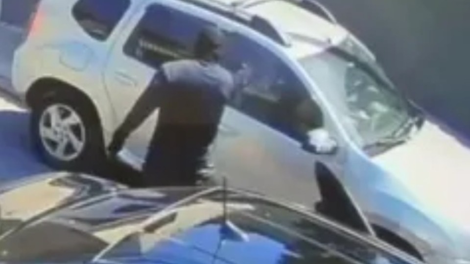 VÍDEO: mulher é alvo de 10 tiros à queima-roupa em tentativa de execução video:-mulher-e-alvo-de-10-tiros-a-queima-roupa-em-tentativa-de-execucao