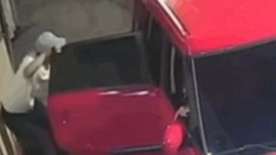 VÍDEO: câmera flagra homem agredindo ex-namorada com chutes e voadora video:-camera-flagra-homem-agredindo-ex-namorada-com-chutes-e-voadora