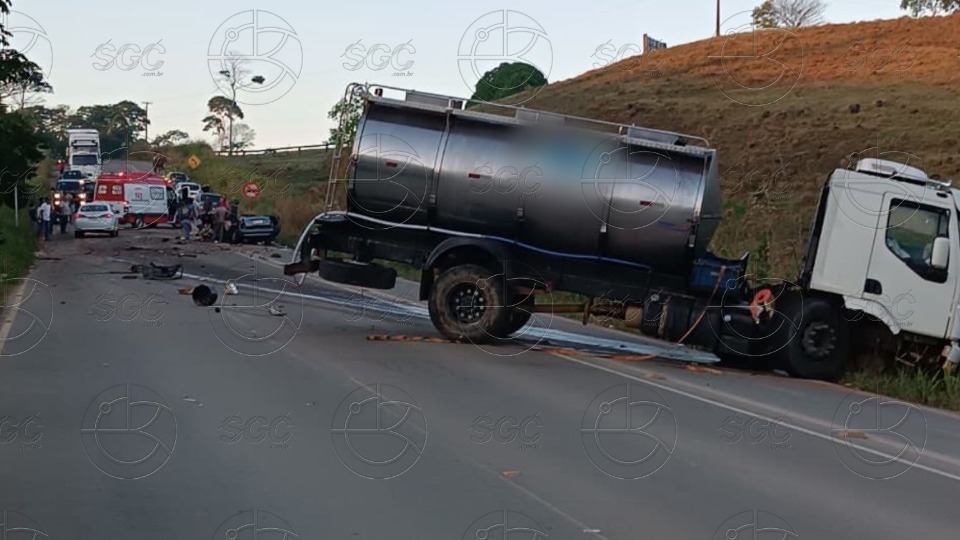 VÍDEO: Motociclista morre após bater na traseira de caminhão pipa na BR-364 video:-motociclista-morre-apos-bater-na-traseira-de-caminhao-pipa-na-br-364