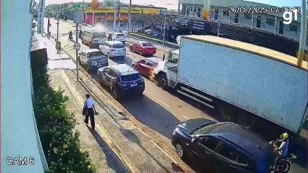 video:-caminhao-provoca-engavetamento-de-veiculos-em-porto-velho